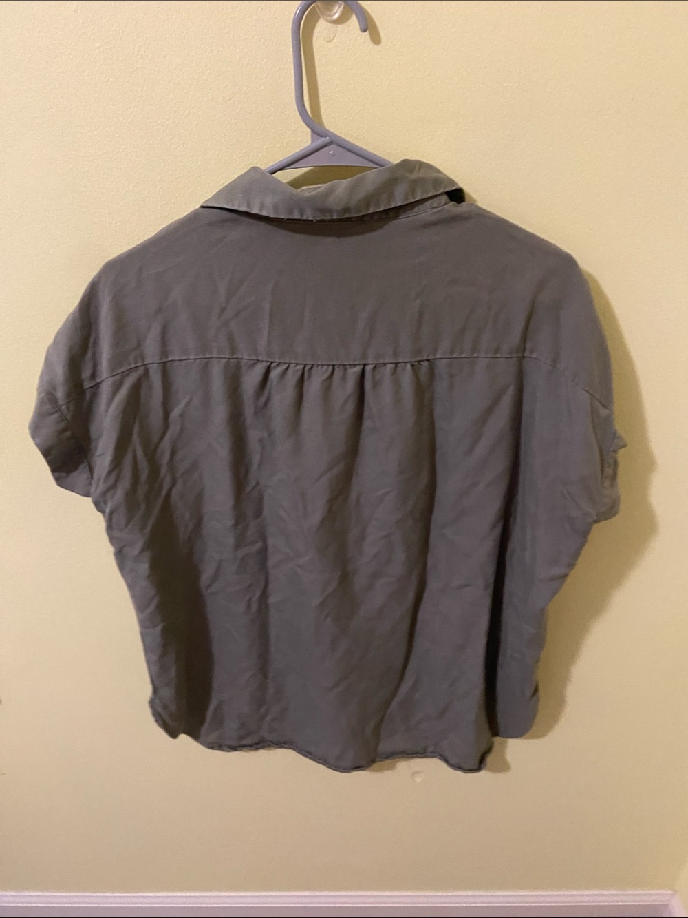 Quince Casual Short-Sleeve Button-Down Shirt in Olive - Picture 4 of 6